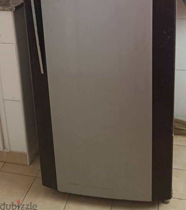 LG refrigerator well maintained 1