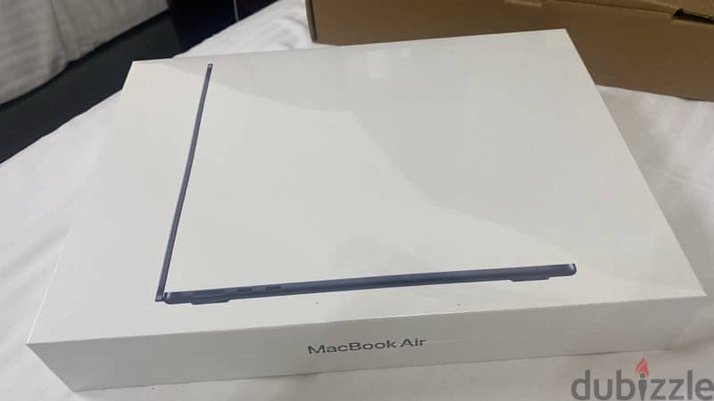 Apple macbook M2 13.6 box packed 0