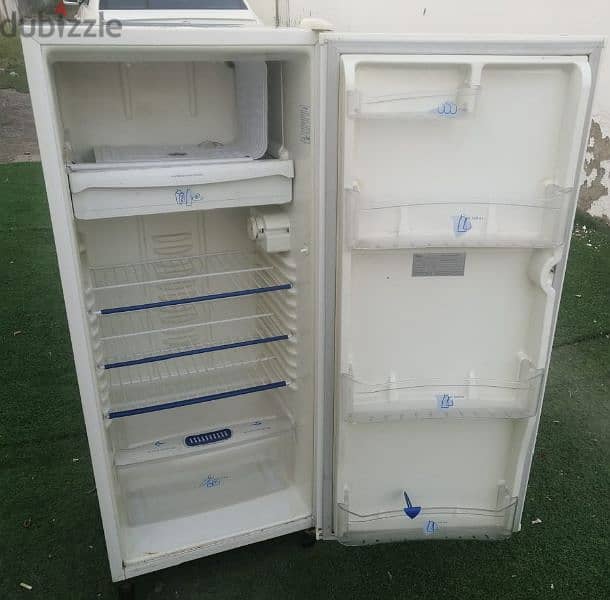 whirlpool fridge 240 Litre 3