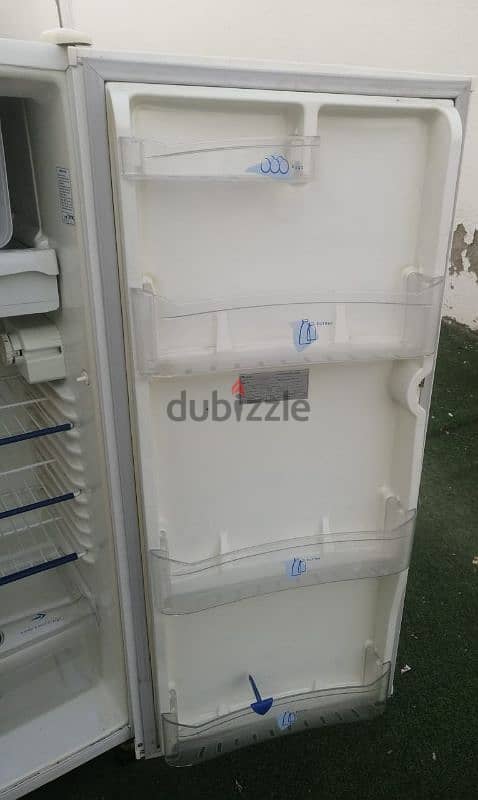 whirlpool fridge 240 Litre 4