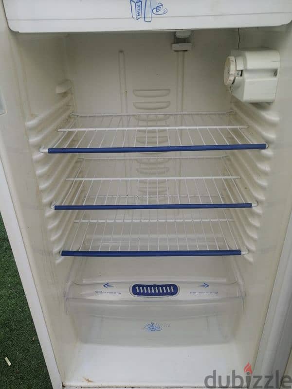 whirlpool fridge 240 Litre 9