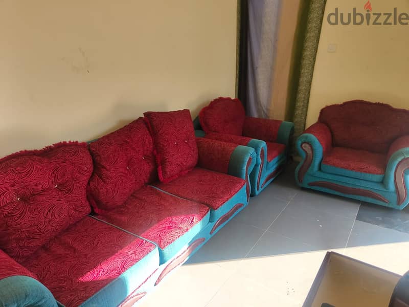 GOOD CONDITION AND QUALITY SOFA FOR SALE 0