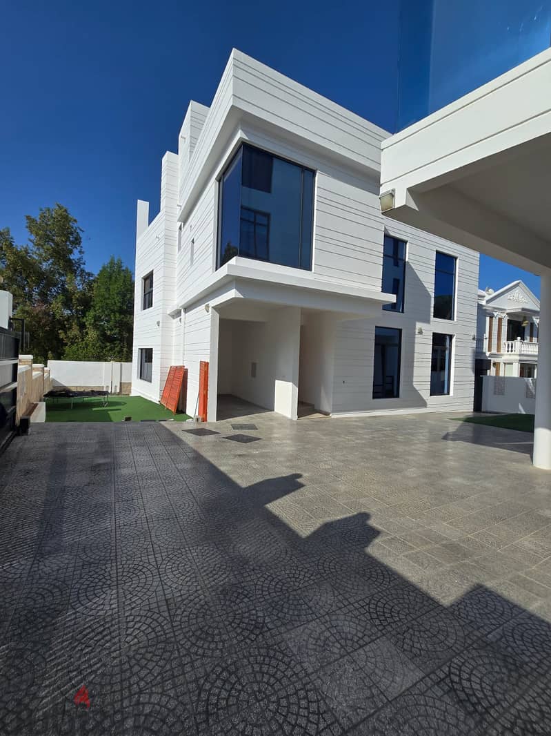 Villa 5BHK at Quraum CROWNE PLAZA-فيلا للايجار القرم مقابل كراون بلازا 0