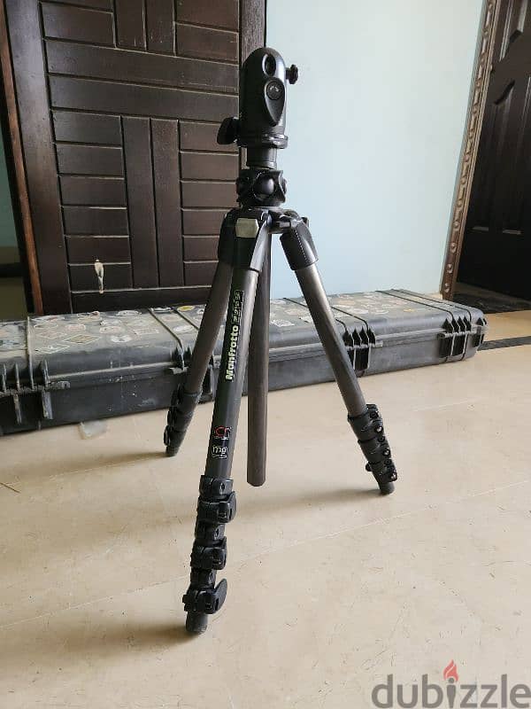 Manfrotto 055CXPRO4 Carbon Fibre tripod with Ball head 1