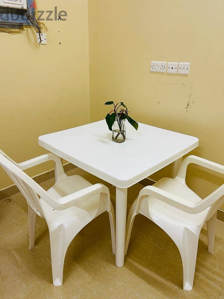 Table with Chairs 0