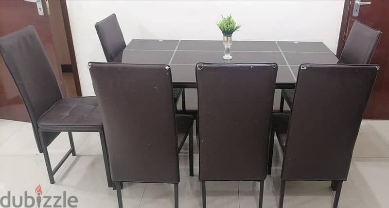 Dinning Table with 6 Chairs in Good Condition 0