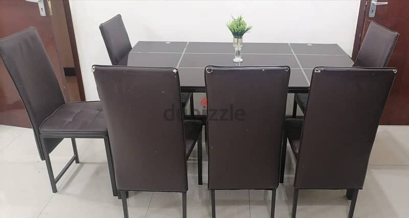 Dinning Table with 6 Chairs in Good Condition 1