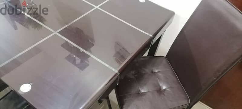 Dinning Table with 6 Chairs in Good Condition 6