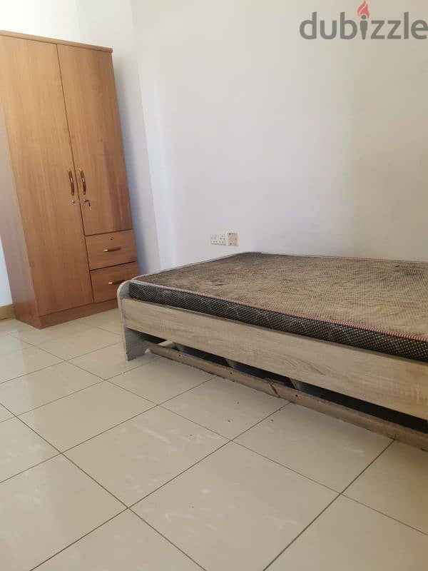 BedSpace for Rent In AL KHEWAIR for bacholar 1