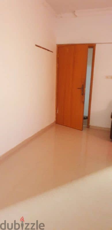 room for rent with attached bathroom al khuwair behind sagarpolyclinic 1