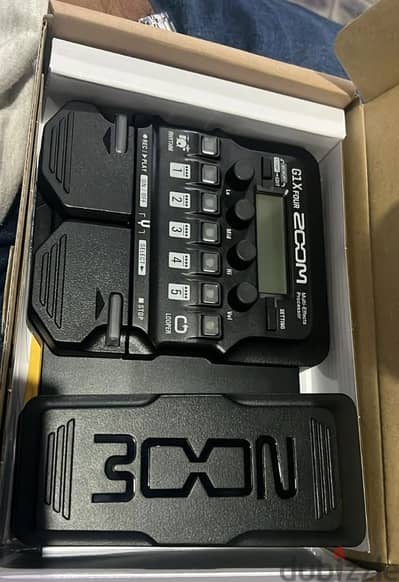 Zoom G1x four multi FX pedal for guitar