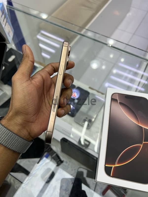 iPhone 16 pro Max 256GB desert Titanium only 5 days uesd 0