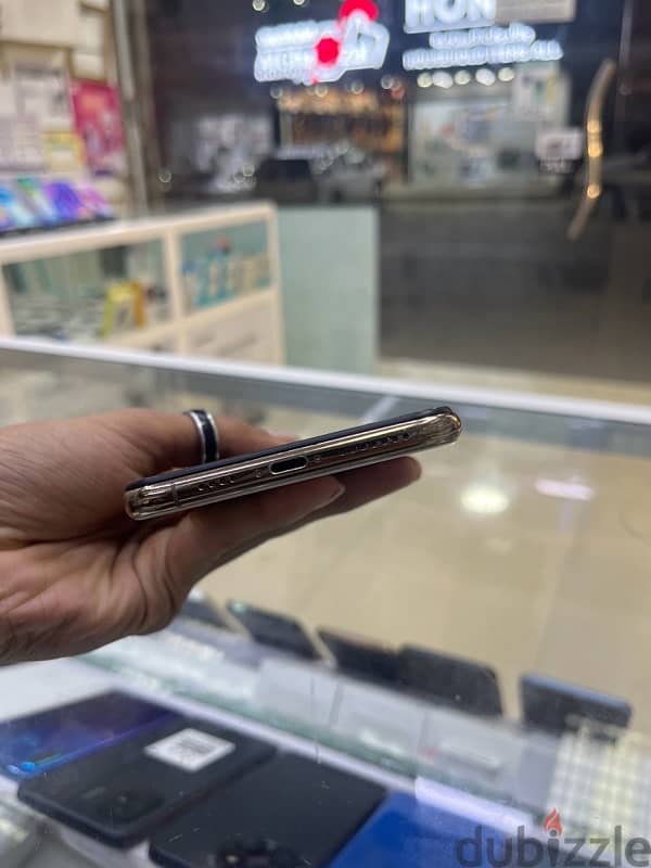 i phone xs max 265 gb 4