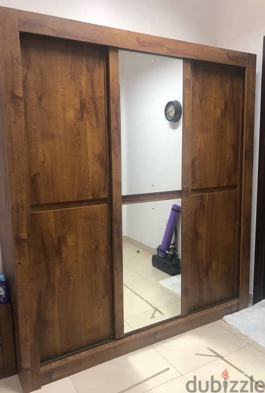 3 door wardrobe in great condition, location: Maabailah 1