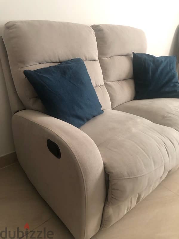 Recliner sofa in great condition 1