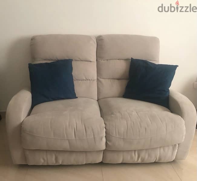 Recliner sofa in great condition 3