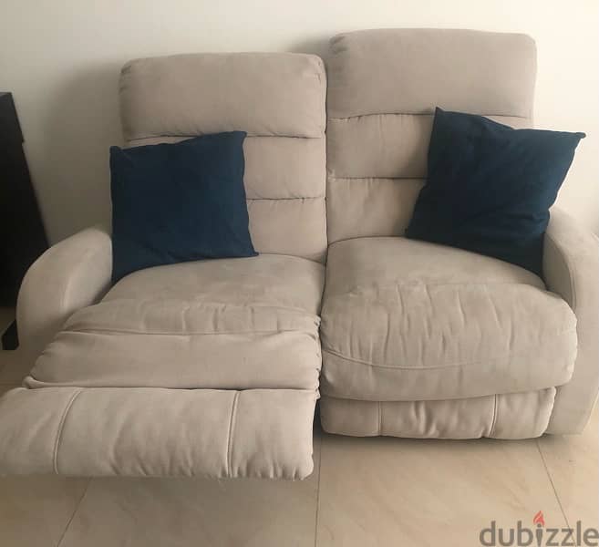 Recliner sofa in great condition 2