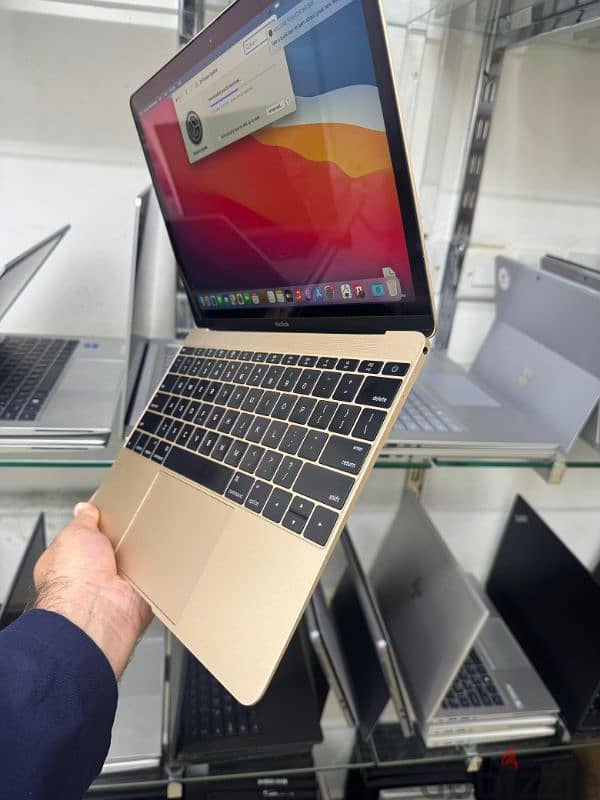 MacBook Air intel core m3 Pro gold colour ultraslim 0