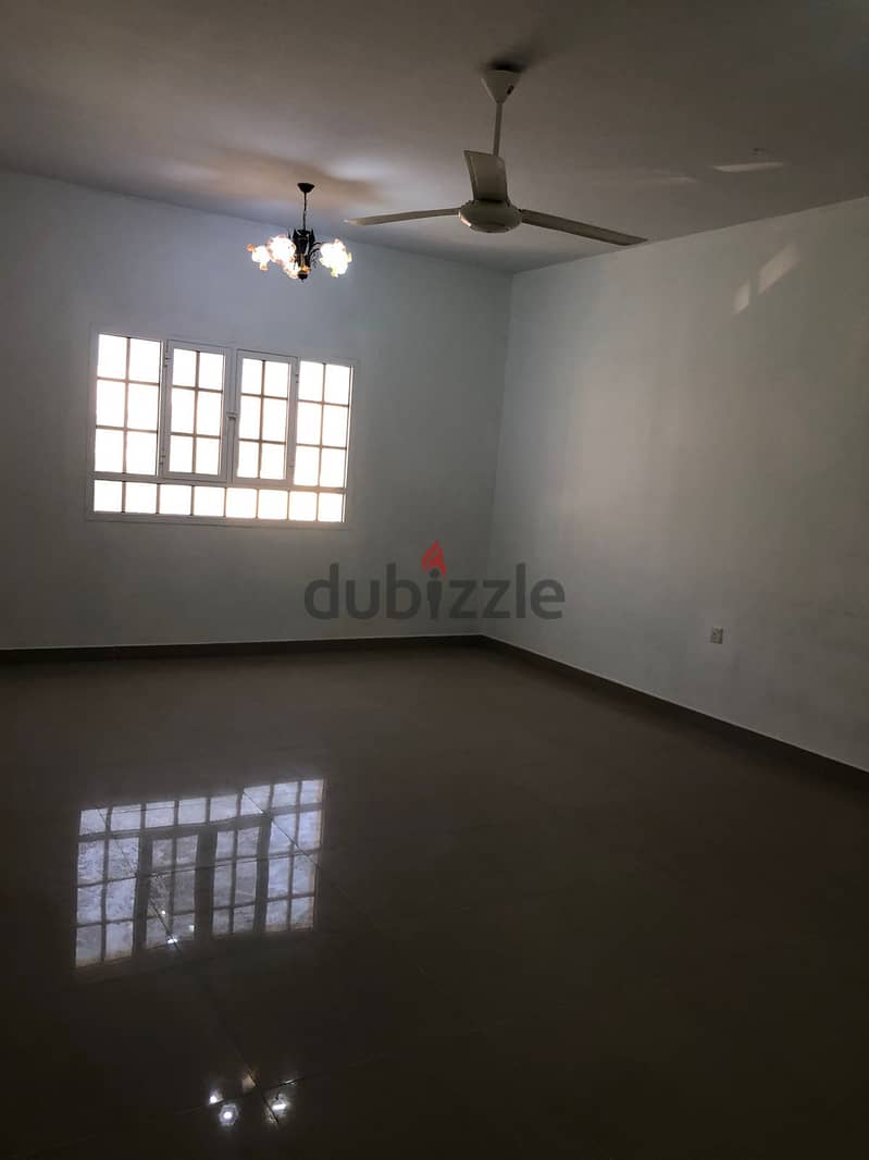 فيلا للايجار في الجفنين  Villa for rent in Al Jafnain 1