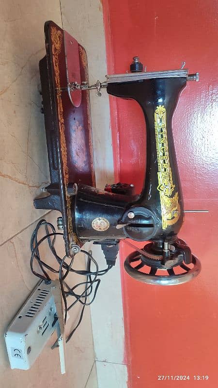 Singer Sewing Machine 0