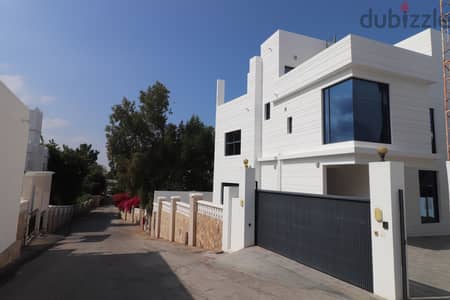 Shatti Al Qurum - 5-bedroom villa