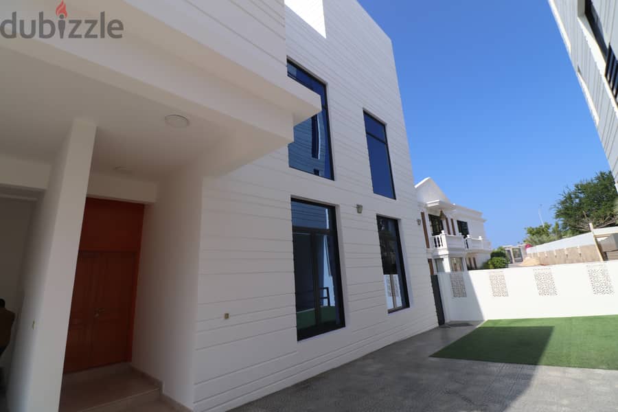 Shatti Al Qurum - 5-bedroom villa 1