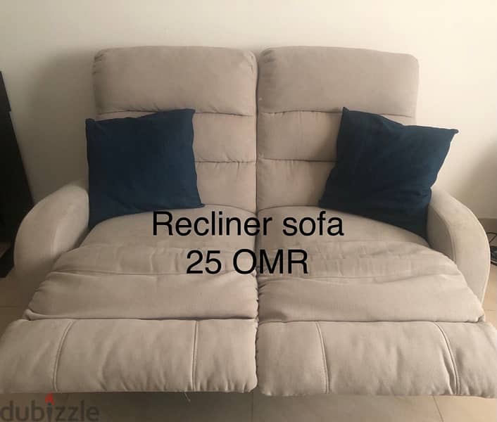 Recliner sofa in great condition 0