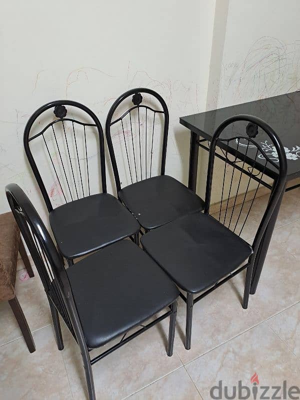 Used Dining table with 4 Chairs 1