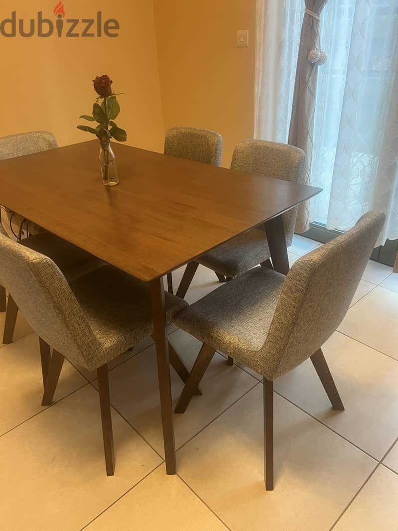 Almost like new home center dining set 6 chairs 2