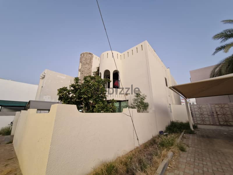 3 BR Compact Apartment in Al Khuwair 0