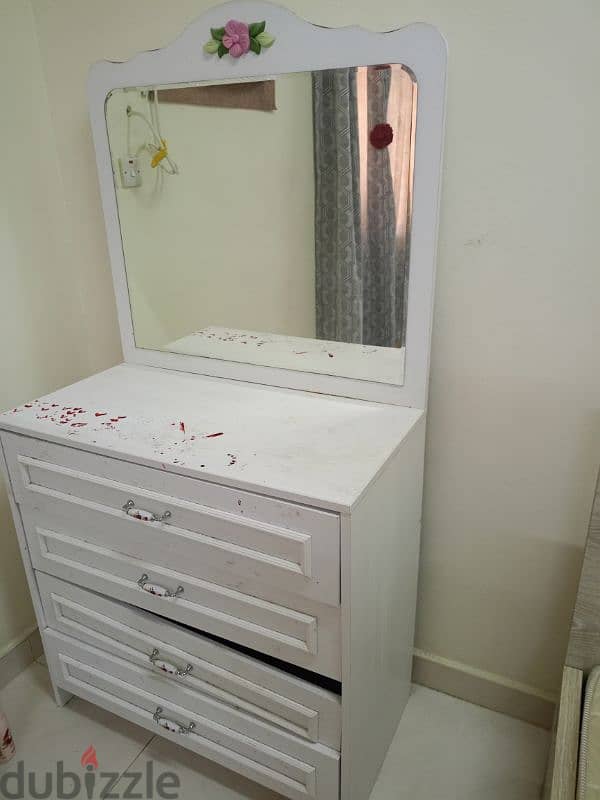 Dressing table with shelves 2