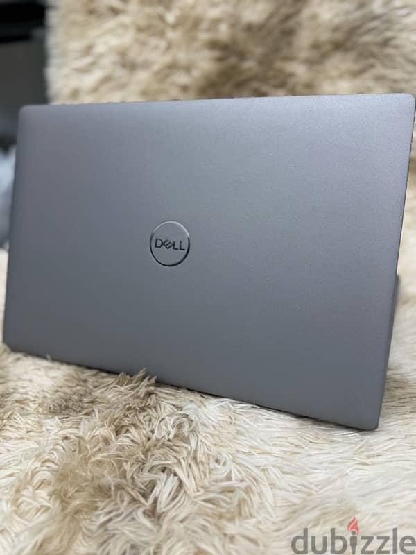 Dell 5410 core i7 10th Gen with 8gb intel HD shared Graphics 3