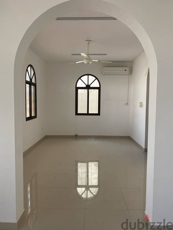 villa for rent in Qurm 2