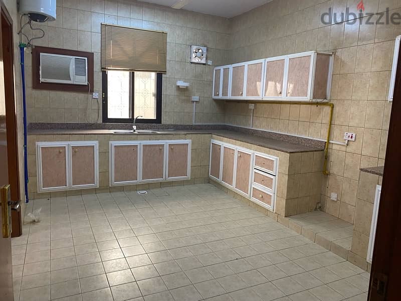 villa for rent in Qurm 4