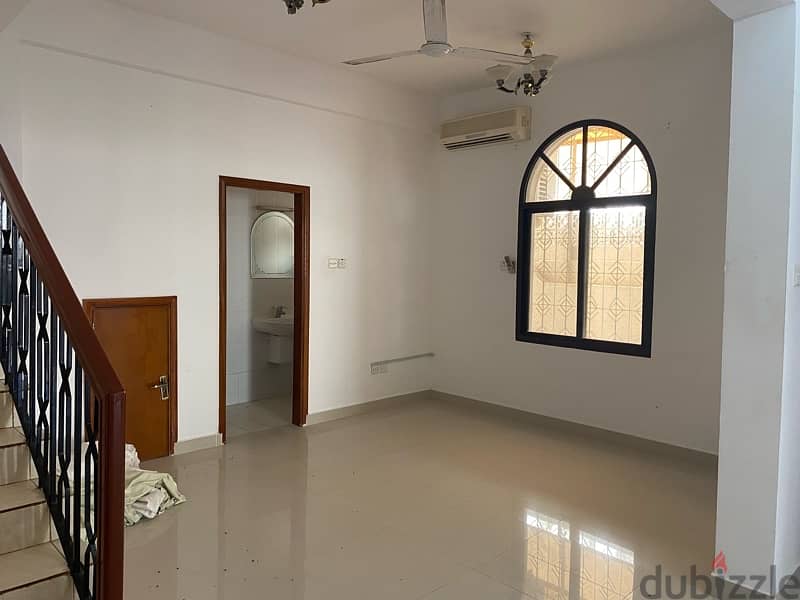 villa for rent in Qurm 6