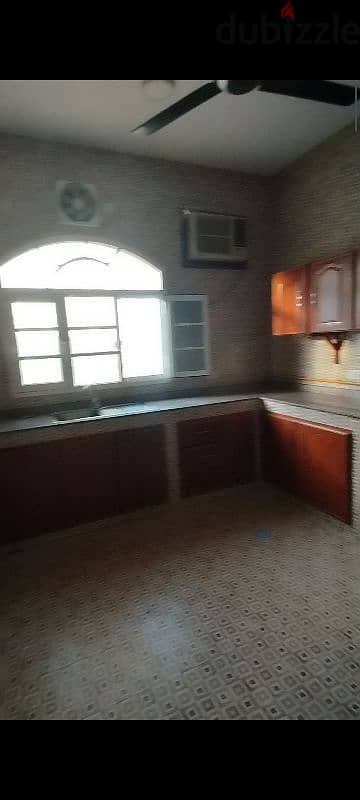 Room for rent in shared flat in Al hail north 1