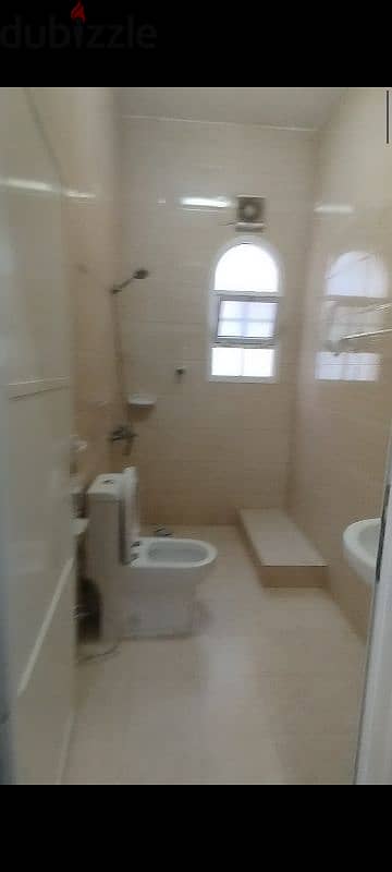 Room for rent in shared flat in Al hail north 3