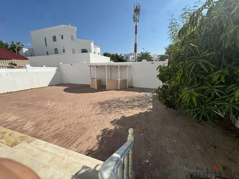 speacel villa for rent in Sarouj Qurum 7