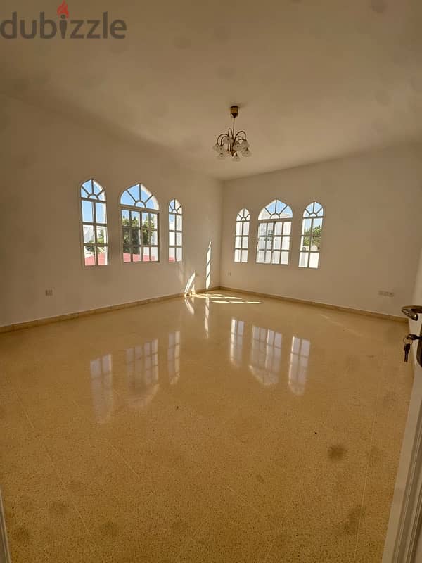 speacel villa for rent in Sarouj Qurum 18