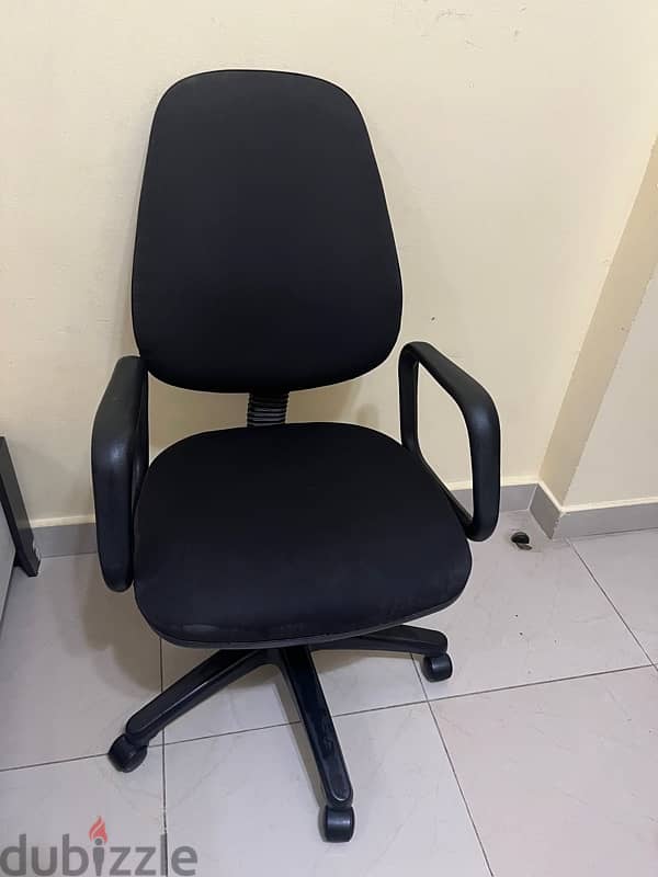 Black color rolling chair for students and office purposes 1