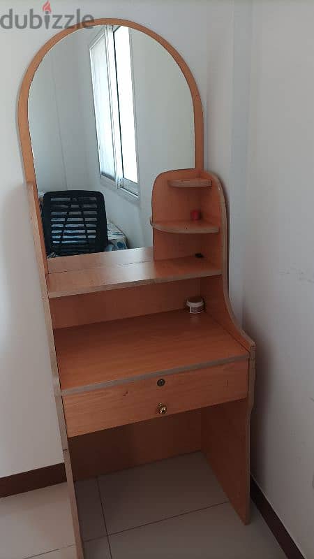 Dressing Table good condition 2