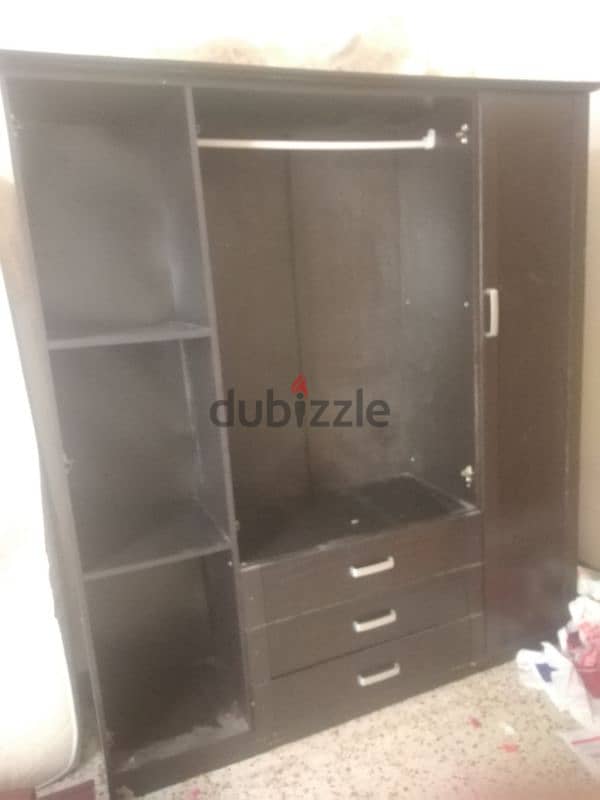 4 door cabinet for sale in good condition 3