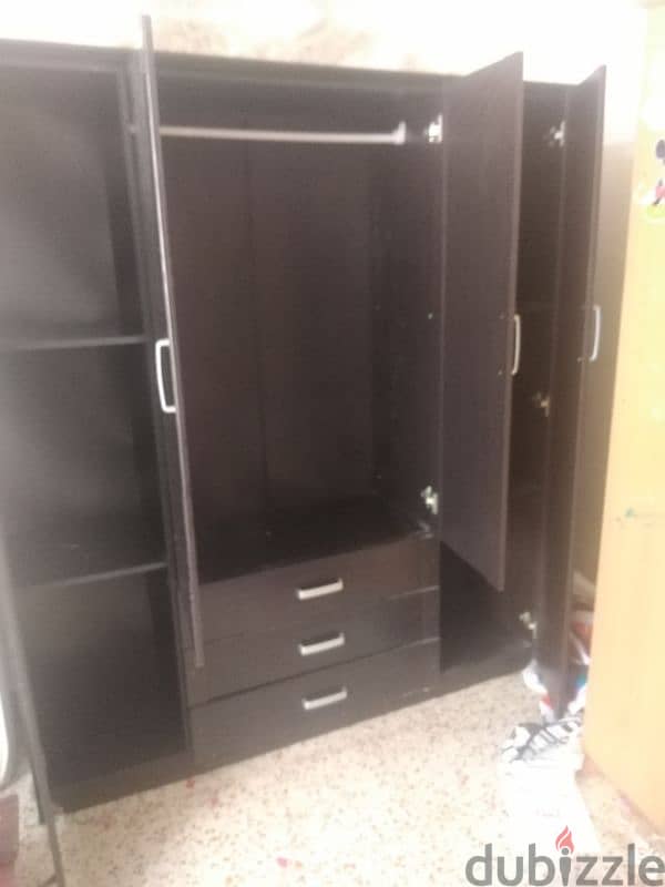 4 door cabinet for sale in good condition 4