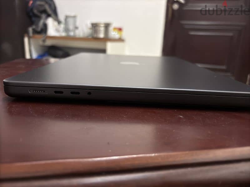 Apple macbook pro 16 M3 Pro 18 GB Ram 512 SSD in excellent Condition 11