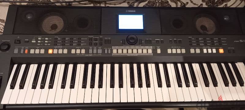 Yamaha PSR s650 0