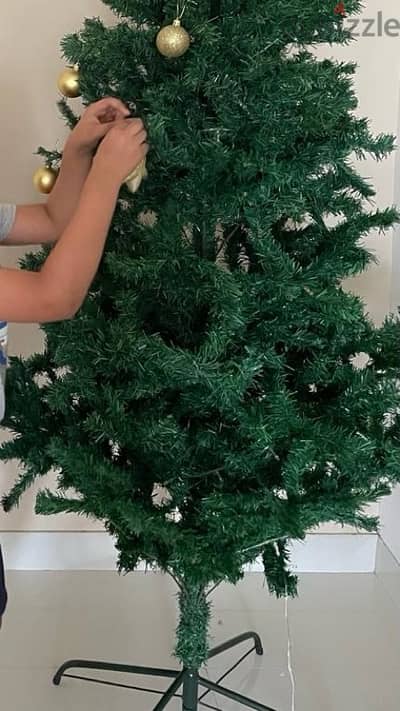 Christmas Tree - 6 ft in good condition