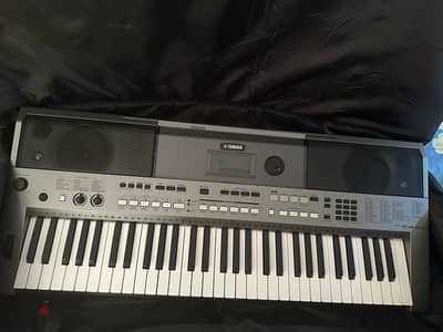 Yamaha PSR E443 Keyboard / Organ / Piano excellent condition