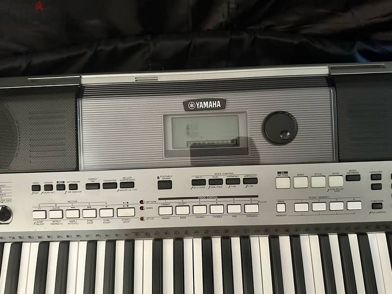 Yamaha PSR E443 Keyboard / Organ / Piano excellent condition 1