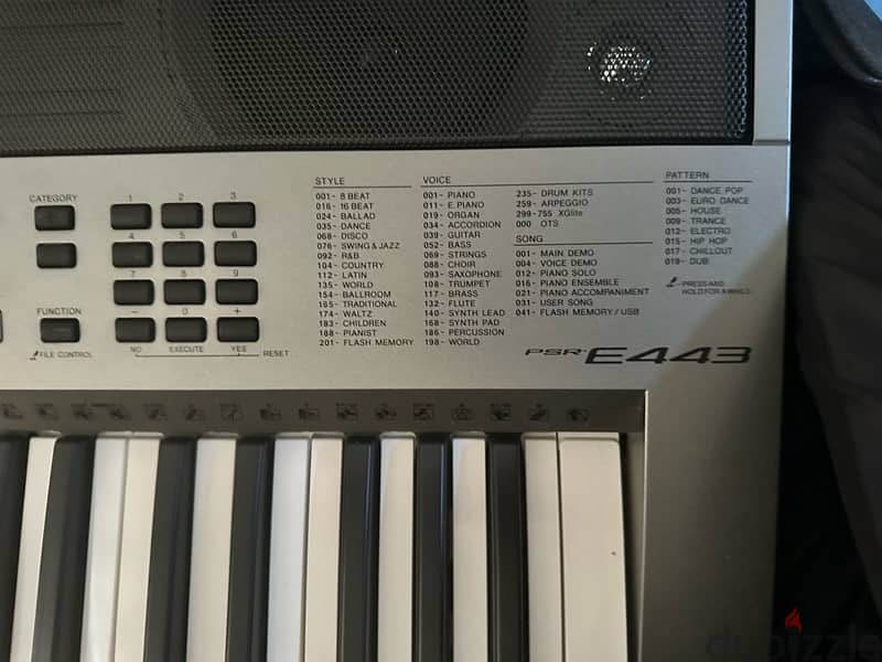 Yamaha PSR E443 Keyboard / Organ / Piano excellent condition 4