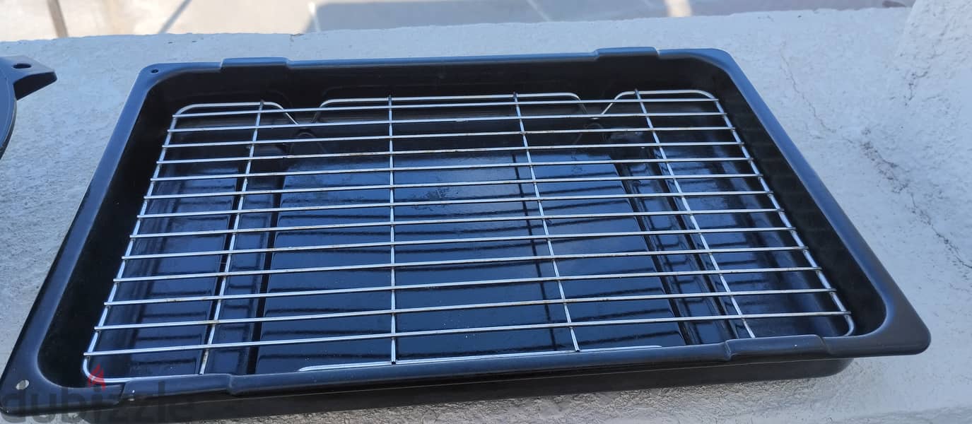 Grill oven with baking tray 1